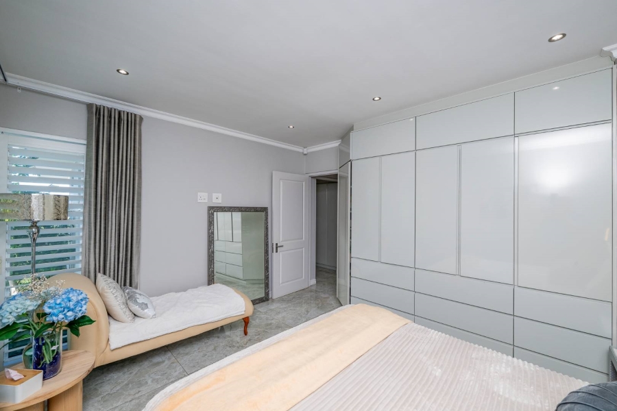 7 Bedroom Property for Sale in Plattekloof Western Cape